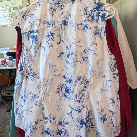 Talbots  sleeveless "Perfect Shirt" in classic blue toile print, fitted, 18WP - Picture 8 of 8